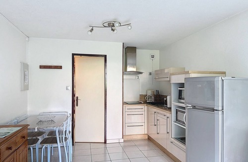 Palavas-les-Flots Apartment | Cozy Studio with Pool, Private Parking, and Beach Access in Palavas