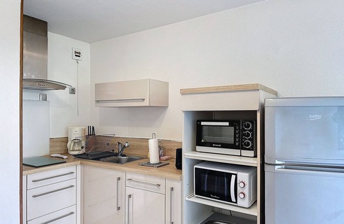 Palavas-les-Flots Apartment | Cozy Studio with Pool, Private Parking, and Beach Access in Palavas