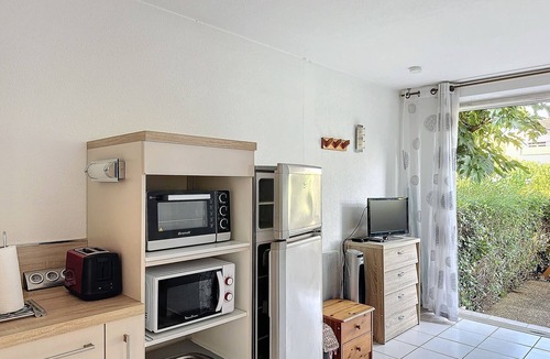 Palavas-les-Flots Apartment | Cozy Studio with Pool, Private Parking, and Beach Access in Palavas