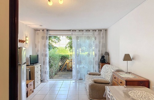 Palavas-les-Flots Apartment | Cozy Studio with Pool, Private Parking, and Beach Access in Palavas
