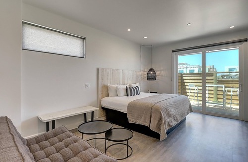 Corpus Christi Apartment | Cozy Studio w/Private Patio, Private Walkable Beach Access & On-site Pool!