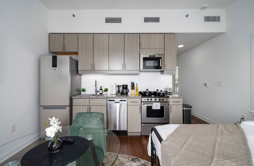 Birmingham Apartment | Cozy Studio w/Private Balcony!