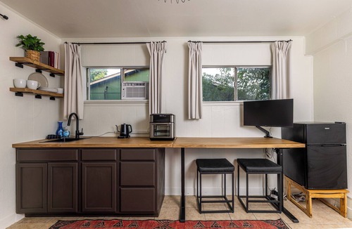 San Marcos Apartment | Cozy Studio - Walk to Texas State - Kitchenette - Parking