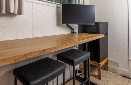 San Marcos Apartment | Cozy Studio - Walk to Texas State - Kitchenette - Parking