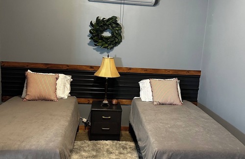 Roxbury Apartment | Cozy studio with AC and WiFi in charming Gypsum