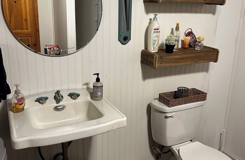 Roxbury Apartment | Cozy studio with AC and WiFi in charming Gypsum