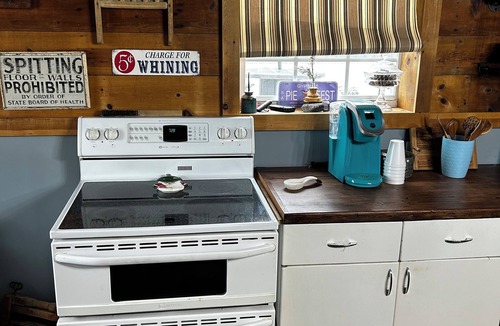 Roxbury Apartment | Cozy studio with AC and WiFi in charming Gypsum