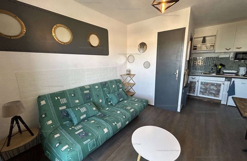 Foulquines Apartment | Cozy Studio with Balcony at Narbonne Beach