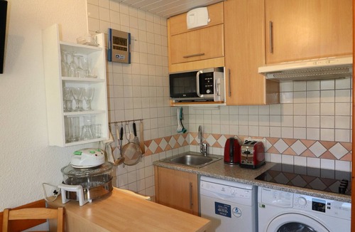 Le Lavachet Apartment | Cozy studio with balcony near slopes, WiFi included
