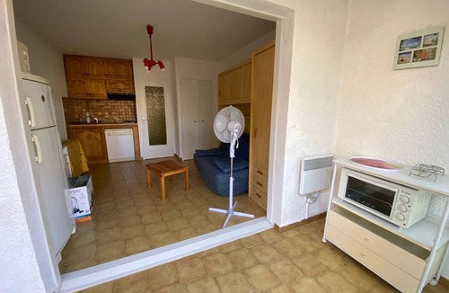 La Franqui Apartment | Cozy Studio with Cabine, 4 Guests, Near Beach and Shops, Terrace, Parking, Fully Equipped