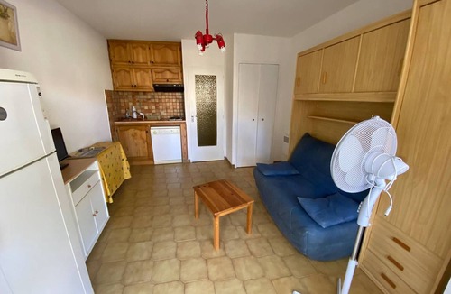 La Franqui Apartment | Cozy Studio with Cabine, 4 Guests, Near Beach and Shops, Terrace, Parking, Fully Equipped