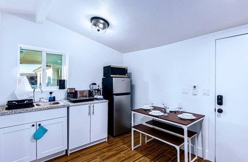 Downtown Phoenix House | Cozy Studio with King Bed DT Phx Unit C