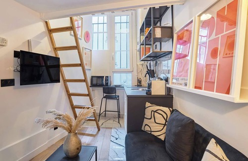Strasbourg -Saint-Denis Apartment | Cozy Studio with Loft Bed - Center of Paris