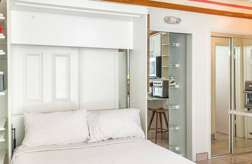 New Town Apartment | Cozy studio with Murphy bed, kitchenette, WiFi, patio, & convenient location