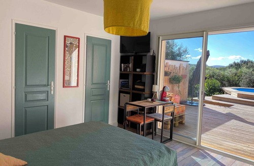 Argelliers Apartment | Cozy studio with pool and nature view