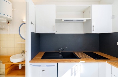 Barbotan-les-Thermes Apartment | Cozy Studio with Private Terrace, Air Conditioning & Pool Table – Cazaubon