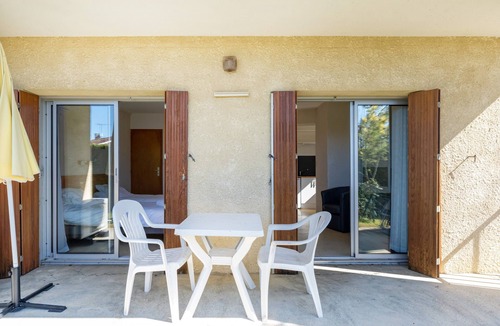 Barbotan-les-Thermes Apartment | Cozy Studio with Private Terrace, Air Conditioning & Pool Table – Cazaubon