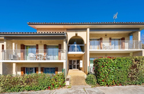 Barbotan-les-Thermes Apartment | Cozy Studio with Private Terrace, Air Conditioning & Pool Table – Cazaubon