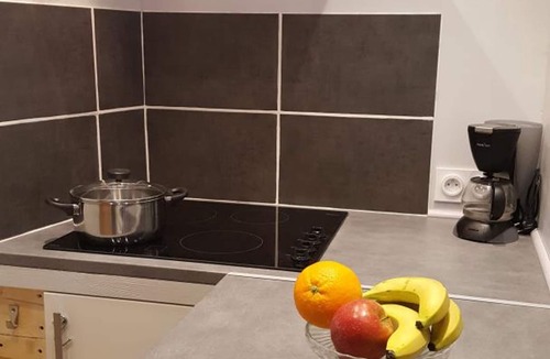 Pontlevoy Apartment | Cozy studio with shared garden and parking, ideal for couples facing Pontlevoy Abbey