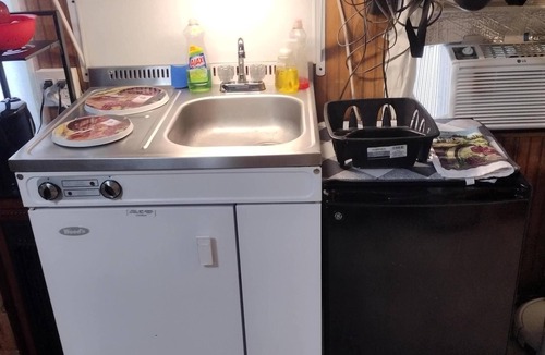 Albany Apartment | Cozy Studio with WiFi and AC in Rensselaer nClose to Downtown Albany
