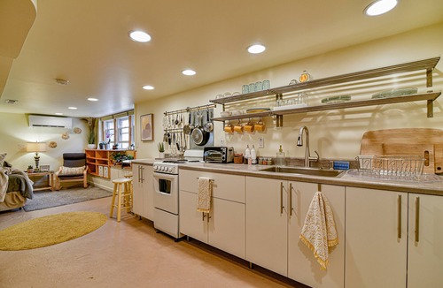 Historic Montford Apartment | Cozy Studio within 15 minute walk of Downtown Asheville
