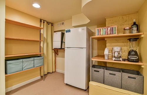 Historic Montford Apartment | Cozy Studio within 15 minute walk of Downtown Asheville