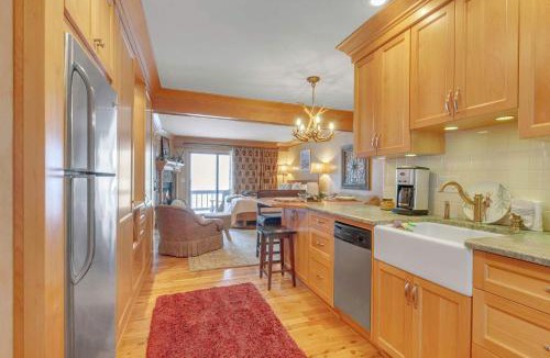 Ellicottville House | Cozy Studio Wood Fireplace