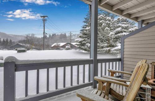 Ellicottville House | Cozy Studio Wood Fireplace