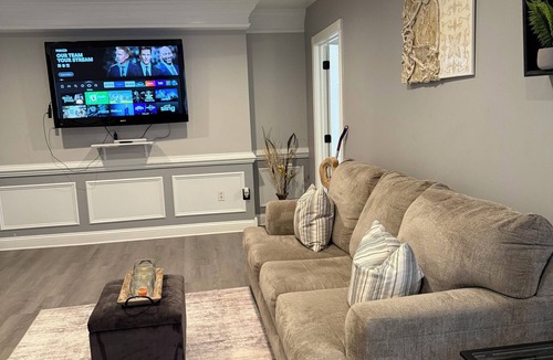 Clinton Apartment | COZY STUDIOS