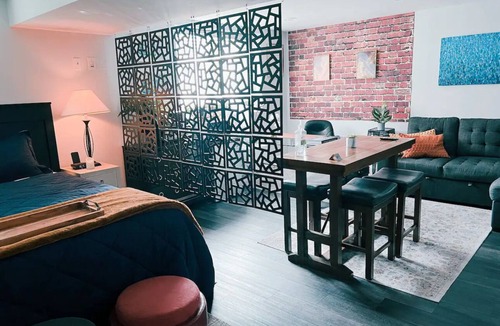 Greenville House | Cozy, Stylish 1BR Studio With Parking