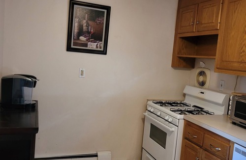 Wallingford Center Apartment | Cozy stylish comfortable apartment