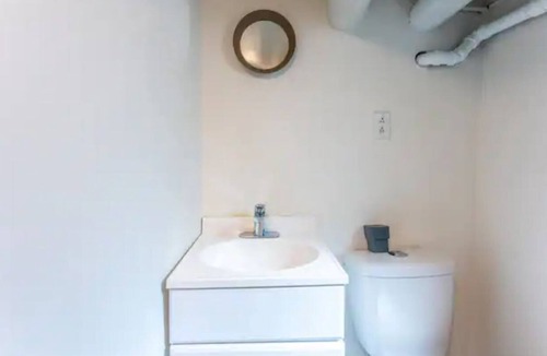 Oakwood Village House | Cozy Stylish Midtown House