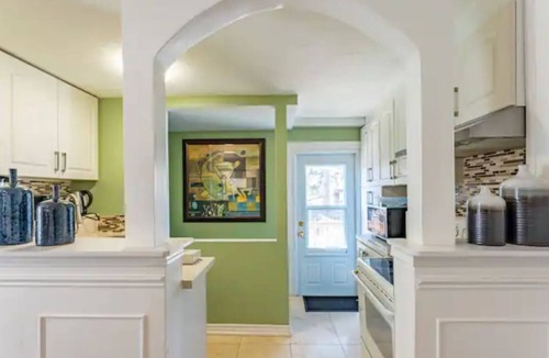 Oakwood Village House | Cozy Stylish Midtown House