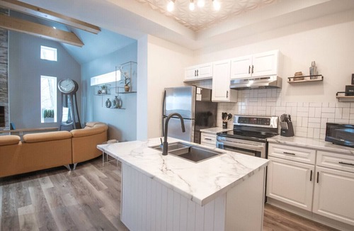 Moncton Apartment | Cozy & Stylish One-Bedroom Apartment Near Downtown Moncton