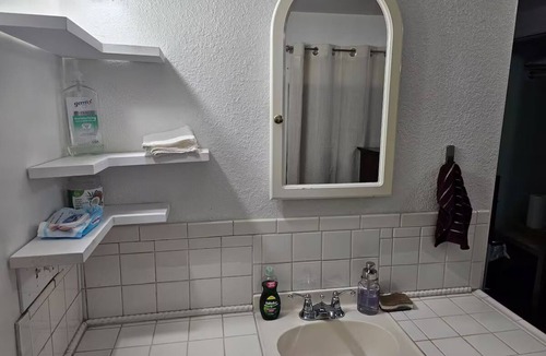 Everett House | Cozy Suburb Studio