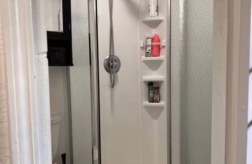 Everett House | Cozy Suburb Studio