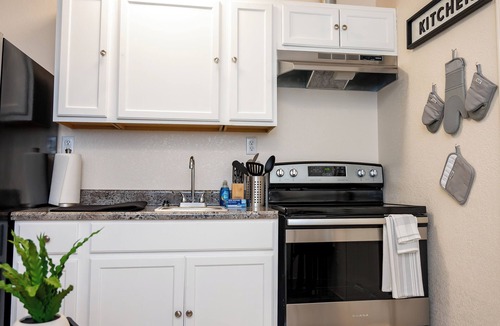 Leon Valley House | Cozy Suite 144 1BR/1BA