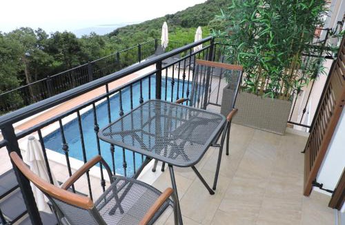 Mosenice Apartment | Cozy Suite for 2 with Balcony & Sea View Villa Elma