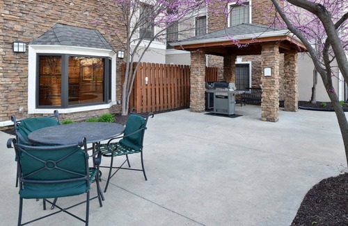 Plainfield Condo | Cozy Suite | Free Breakfast + Pool