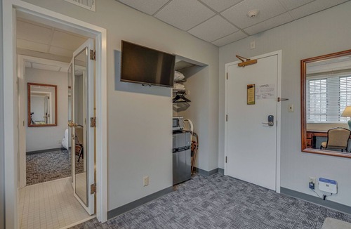 Music Row Apartment | Cozy Suite in a Revamped Dorm Room!