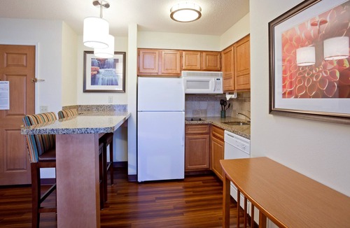 Eagan Condo | Cozy Suite in Eagan | Free Wifi, Parking & Gym!
