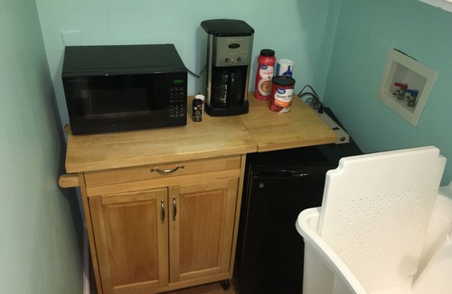 Willoughby Spit Apartment | Cozy Suite - Pet friendly, Beach Side by RedAwning
