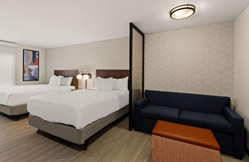 Waco Hotel | Cozy Suite w/Kitchen Near Baylor Univ. – Great for Family Visitors