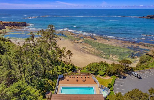 Otter Rock Apartment | Cozy Suite w/Panoramic Ocean Views | Queen Bed