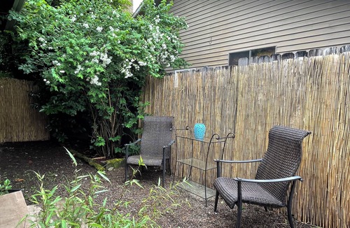 Eugene Apartment | Cozy suite with a private courtyard