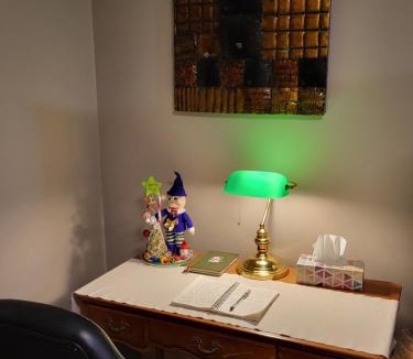 Grimsby Apartment | Cozy Suite with HOT TUB & Highspeed Internet