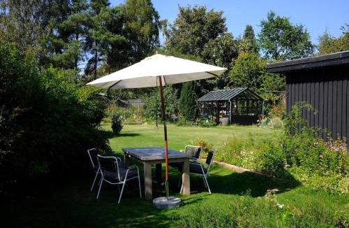 Vejby House | Cozy summer cottage with orangery close to Heatherhill and Beach