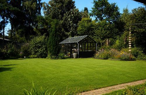 Vejby House | Cozy summer cottage with orangery close to Heatherhill and Beach