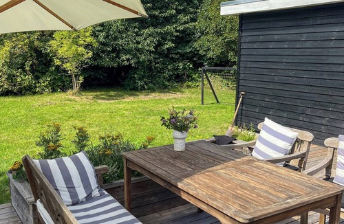 Yderby House | Cozy summer house with wild garden near the beach