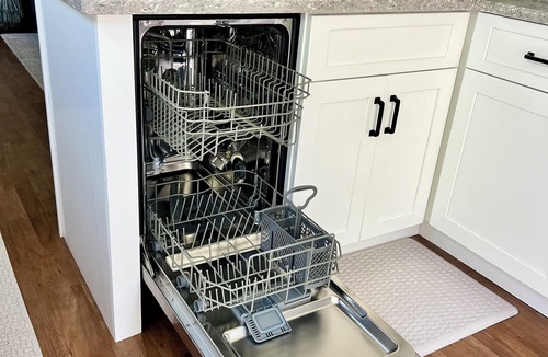 Rollinsford Apartment | Cozy sunlit apartment steps from downtown Dover. Parking included